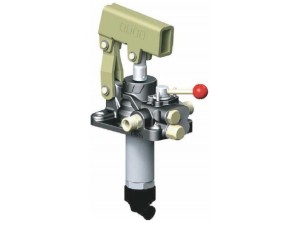意大利OMFB公司PMI+VS系列雙作用液壓手動泵，排量12cc/25cc/45cc，壓力：350bar/300bar/270bar，帶二位四通手動換向閥和安全閥，操作雙作用液壓油缸。油箱安裝。